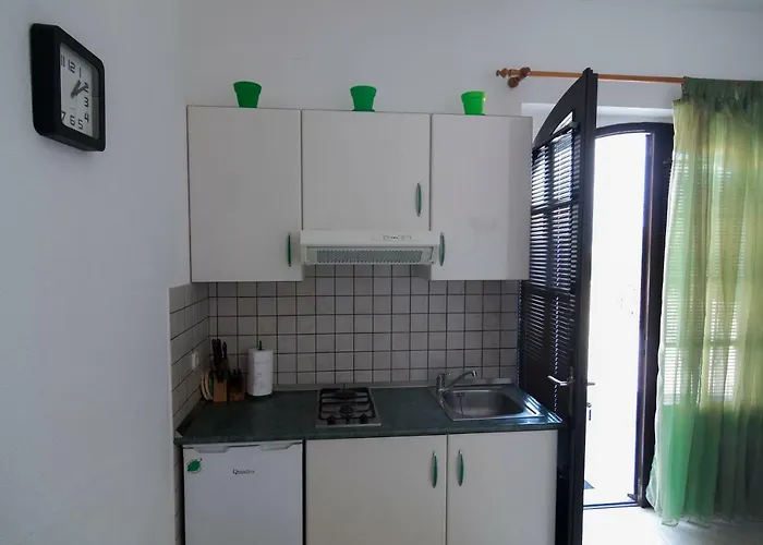 Ivana Постира